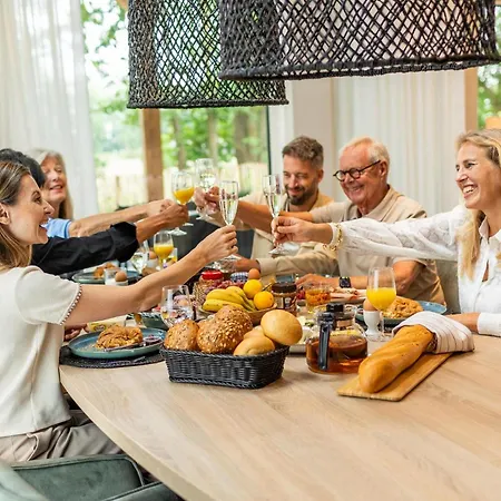 Veluwe Met Binnenzwembad & Wellness Xl | 24 Personen | Rolstoeltoegankelijk Villa Wekerom